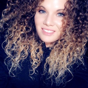 Lisa Conti's avatar